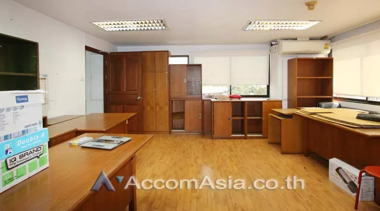  1  Office Space For Rent in Phaholyothin ,Bangkok BTS Ari at Thirapol Building AA14127